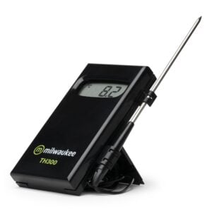 Digitalt termometer med sonde, -50 til +150 °C, viser 8,2 °C på displayet.